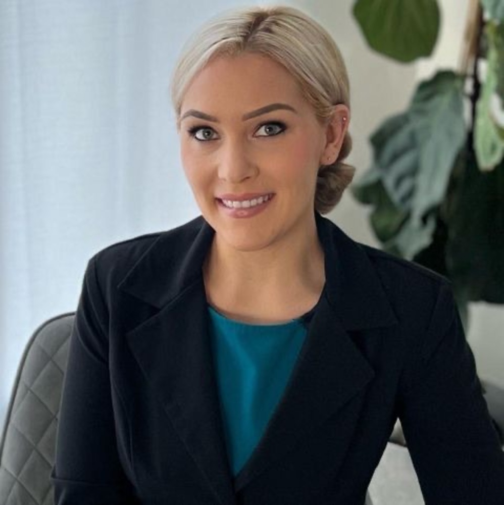 Meet your Posher, Christina